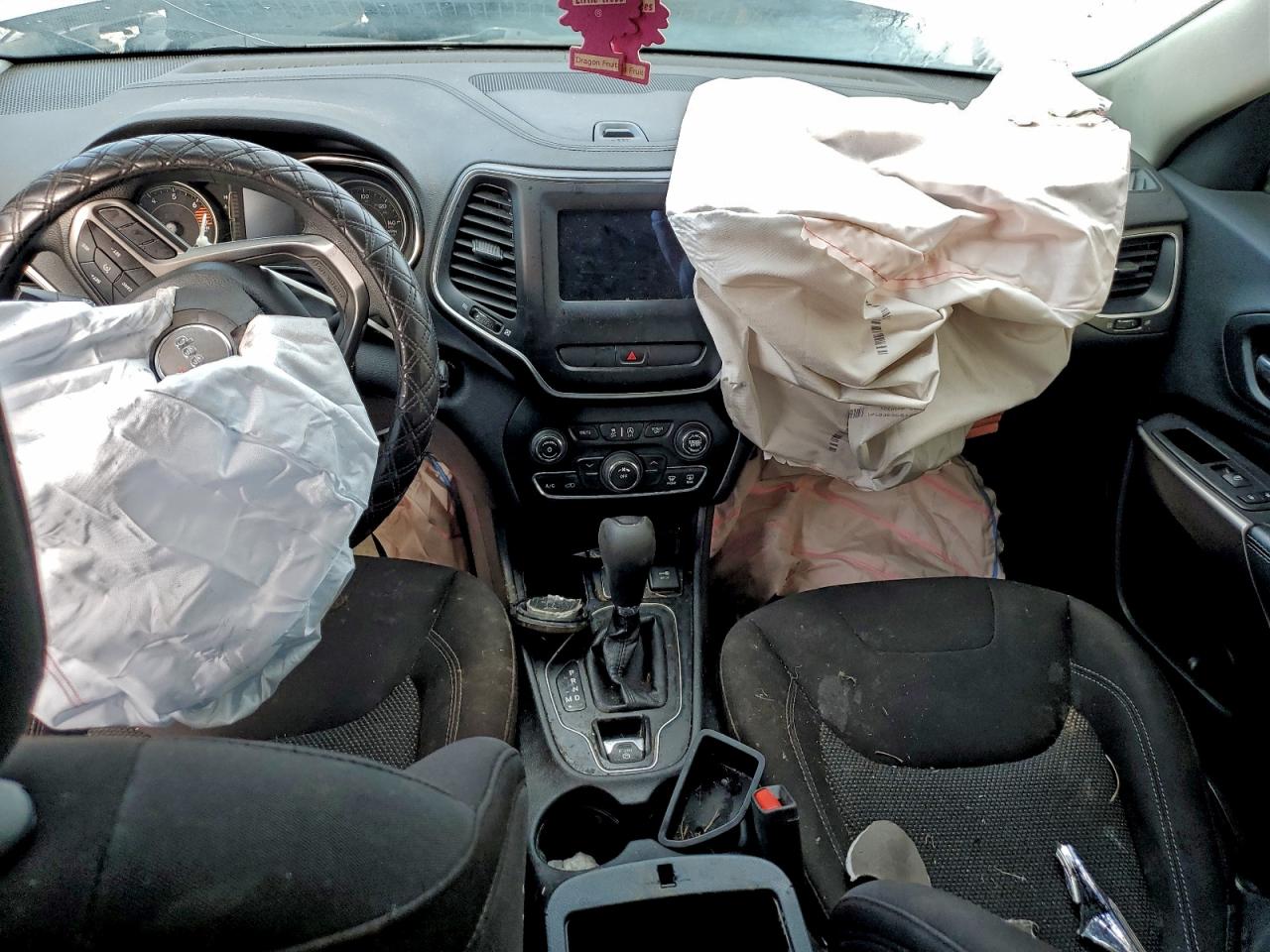 2019 Jeep Cherokee Latitude VIN: 1C4PJLCB7KD264970 Lot: 92847565