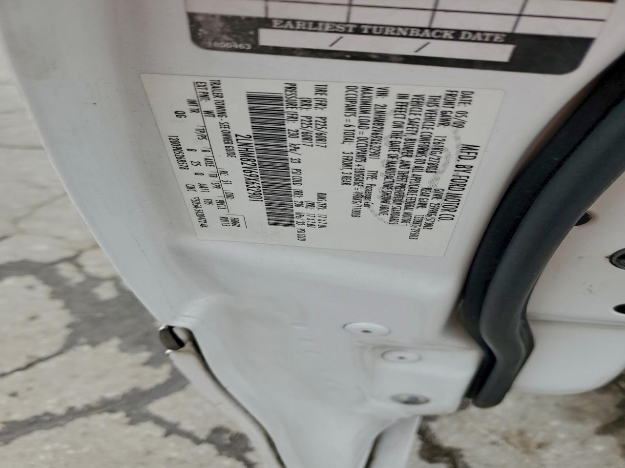 2009 Lincoln Town Car Signature Limited VIN: 2LNHM82V69X632901 Lot: 94191725