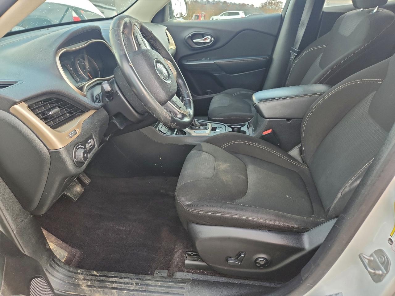 2016 Jeep Cherokee Latitude VIN: 1C4PJLCB5GW292066 Lot: 93861255