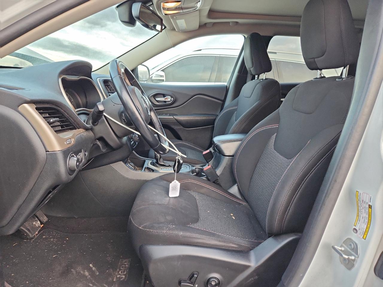 2016 Jeep Cherokee Latitude VIN: 1C4PJLCB8GW290974 Lot: 92191755