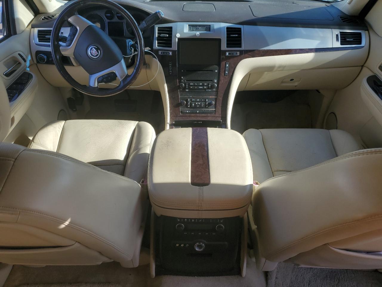 2008 Cadillac Escalade Luxury VIN: 1GYFK63858R100332 Lot: 92235175