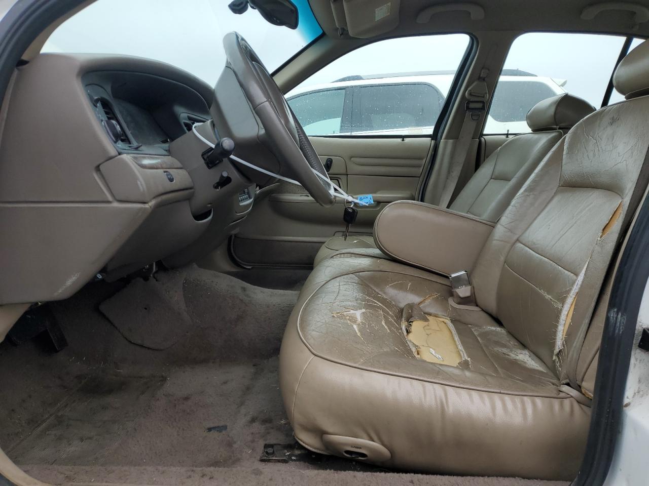 2000 Ford Crown Victoria Lx VIN: 2FAFP74W7YX150400 Lot: 92642645