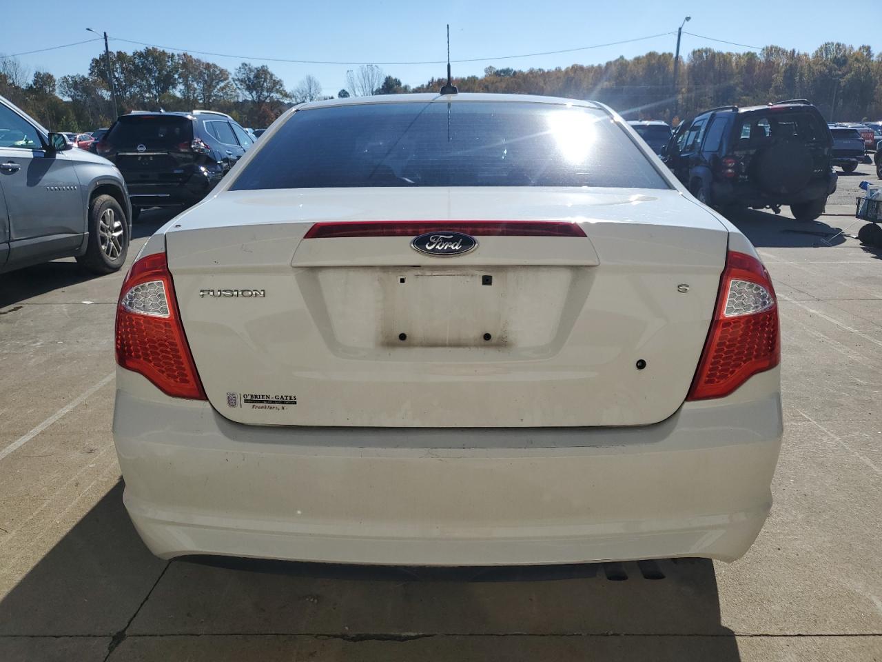 2010 Ford Fusion S VIN: 3FAHP0GA7AR393211 Lot: 90780195