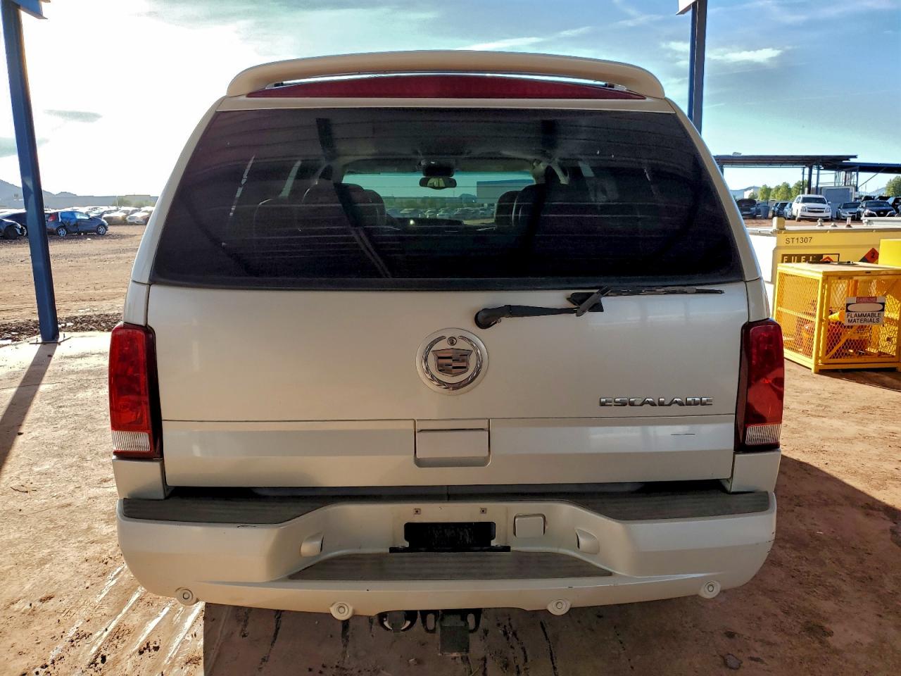 2002 Cadillac Escalade Luxury VIN: 1GYEK63N02R173021 Lot: 93977265