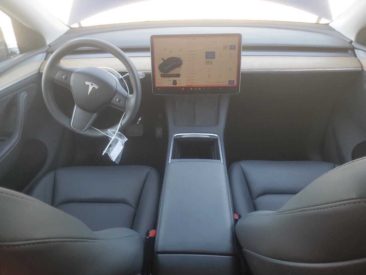 2024 Tesla Model Y VIN: 7SAYGDEE7RA221460 Lot: 90375115