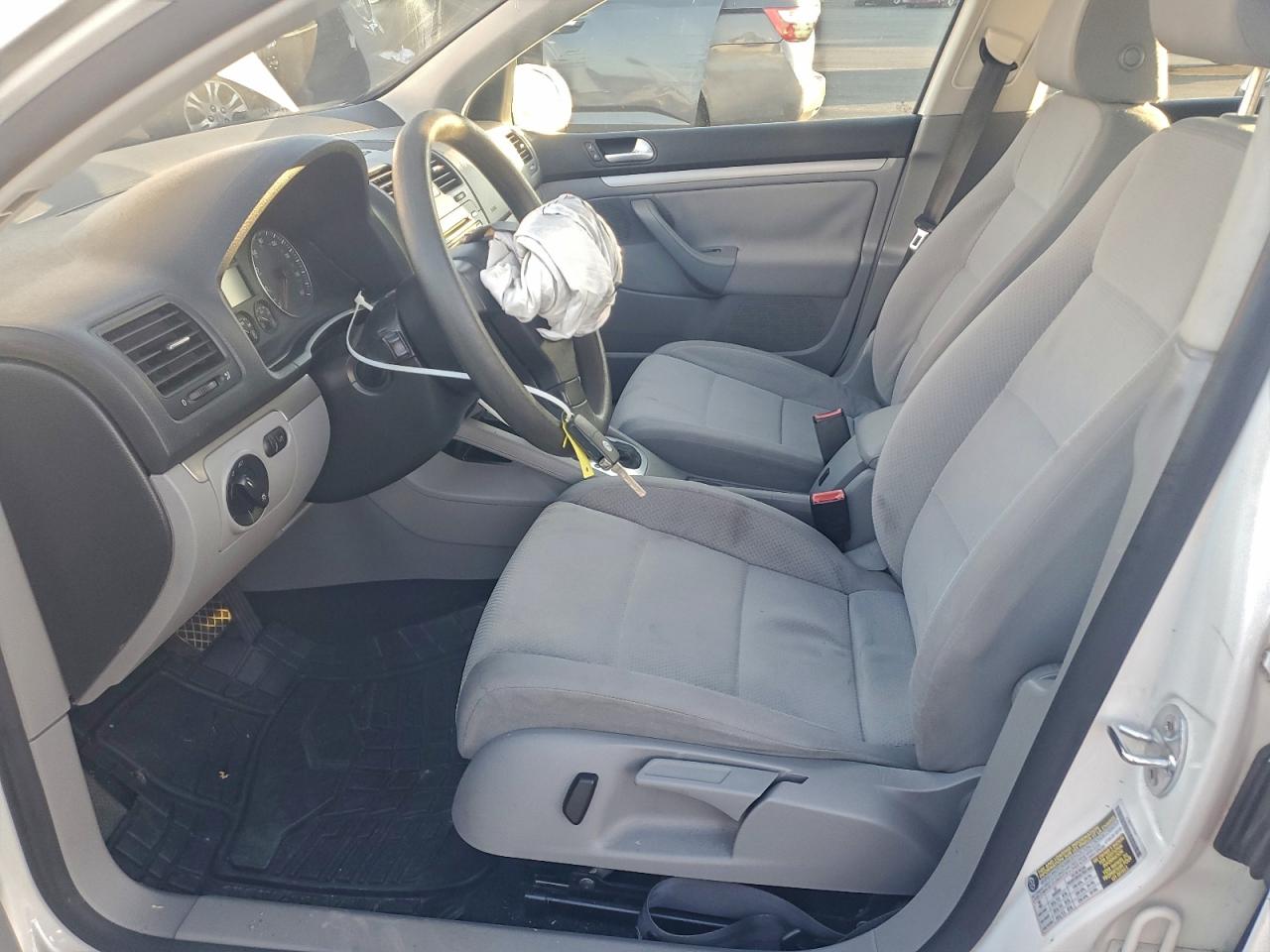 2008 Volkswagen Rabbit VIN: WVWDB71K18W325656 Lot: 93886415