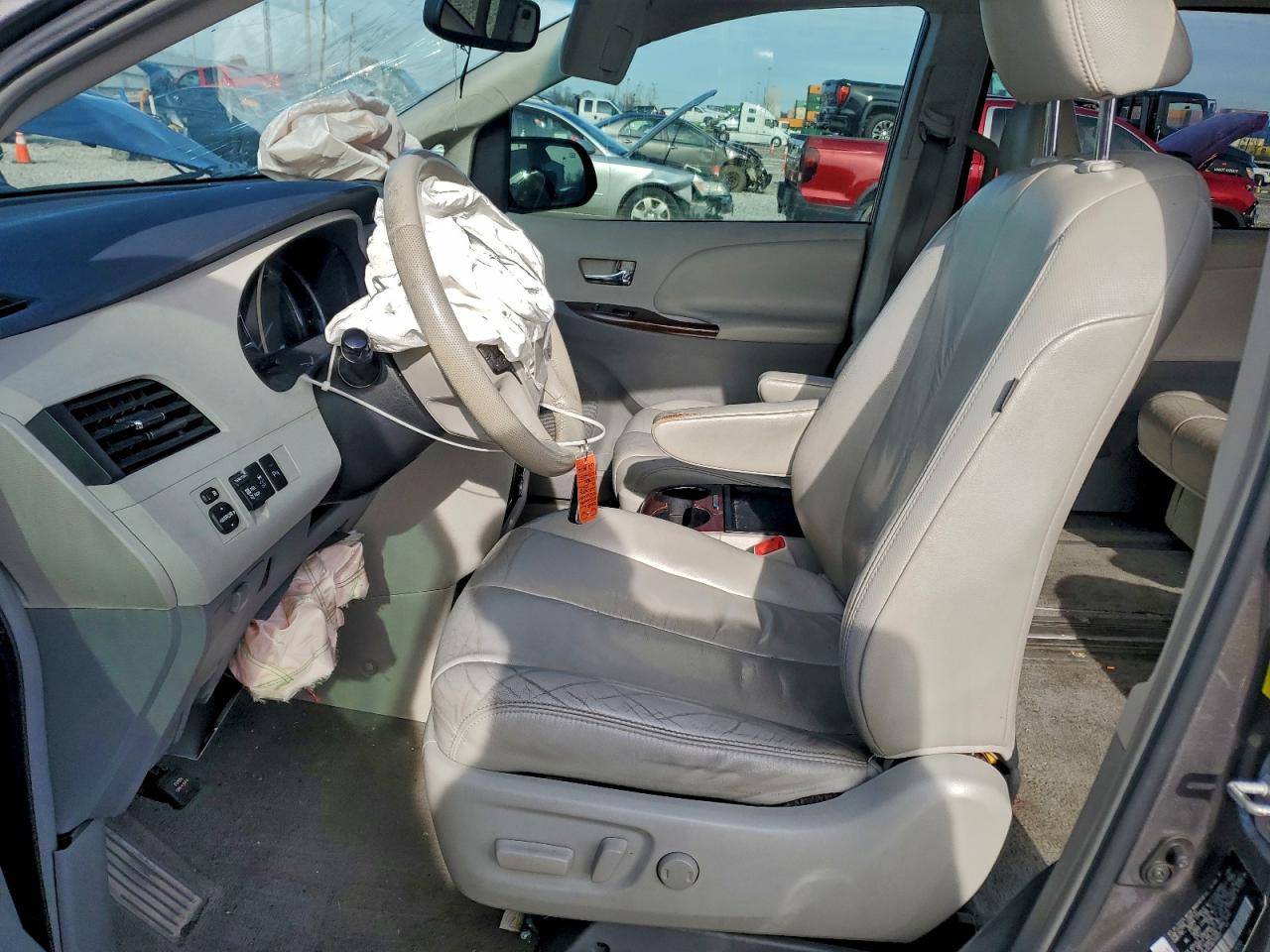 2011 Toyota Sienna Xle VIN: 5TDYK3DC9BS109527 Lot: 94238095