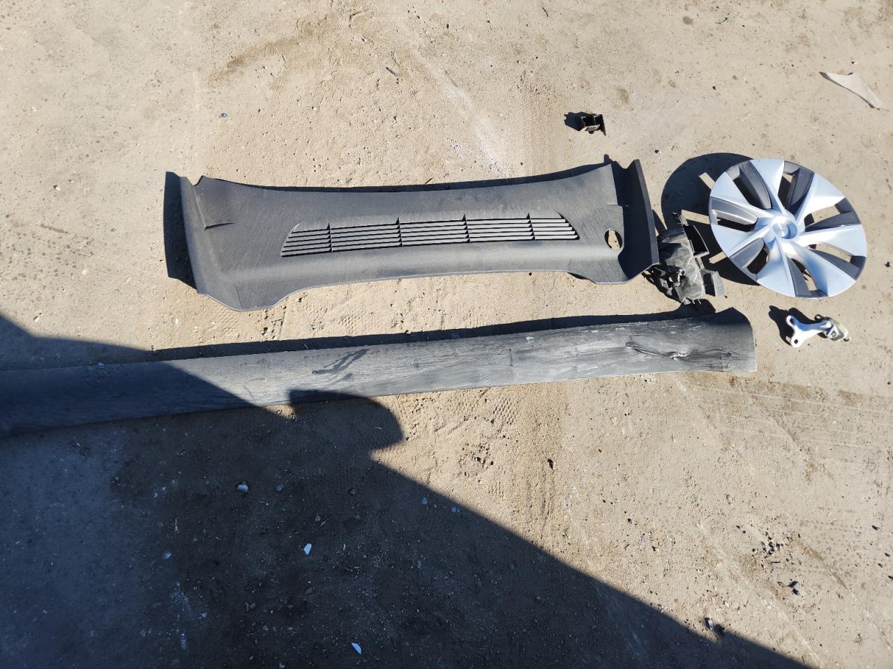 2023 Tesla Model Y VIN: 7SAYGDEE2PA121201 Lot: 92003815