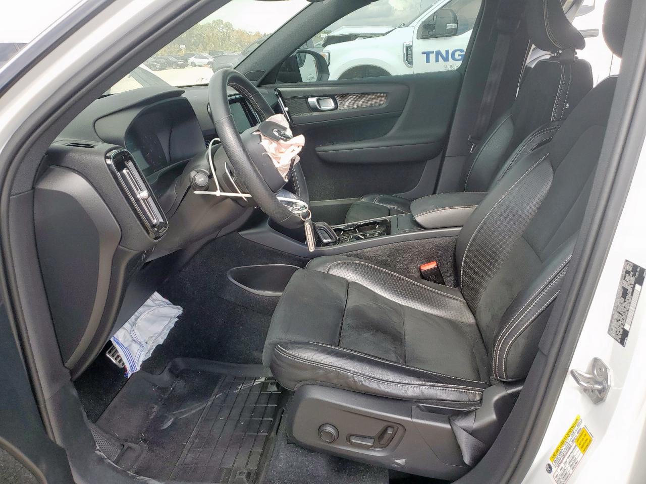 2020 Volvo Xc40 T5 R-Design VIN: YV4162UM7L2185522 Lot: 93675685