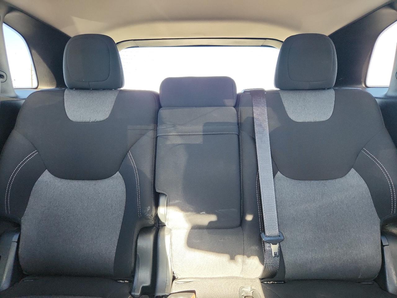 2018 Jeep Cherokee Latitude VIN: 1C4PJMCX0JD516137 Lot: 92670275