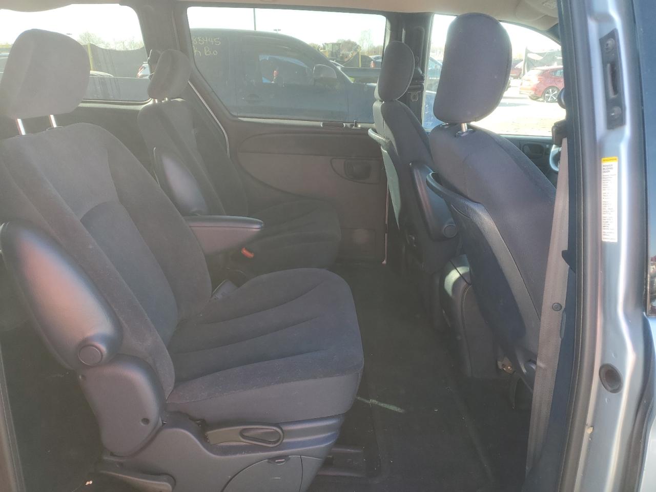 2002 Chrysler Town & Country Lx VIN: 2C4GP44312R772019 Lot: 92676305