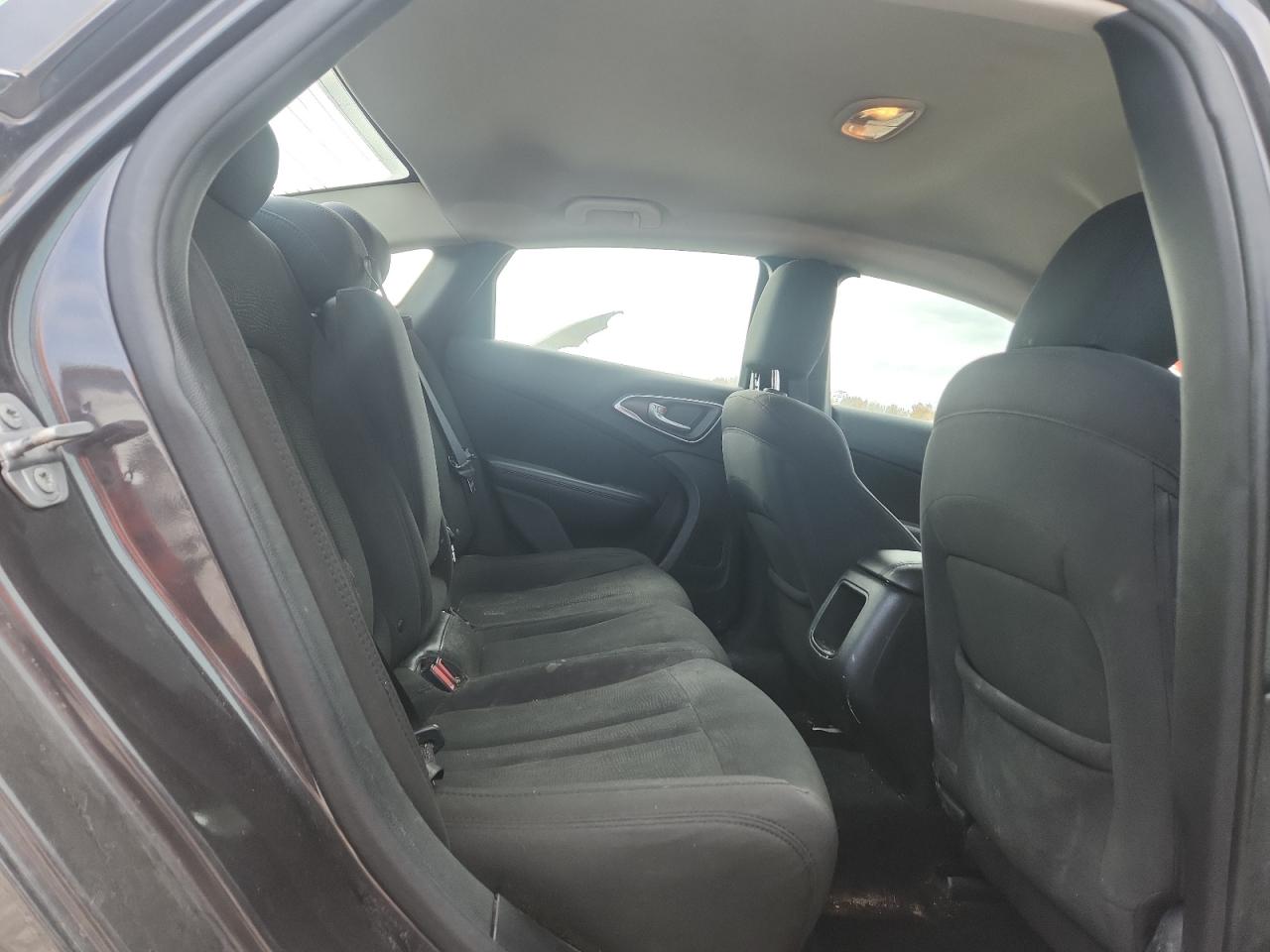 2016 Chrysler 200 Limited VIN: 1C3CCCABXGN120203 Lot: 92925595