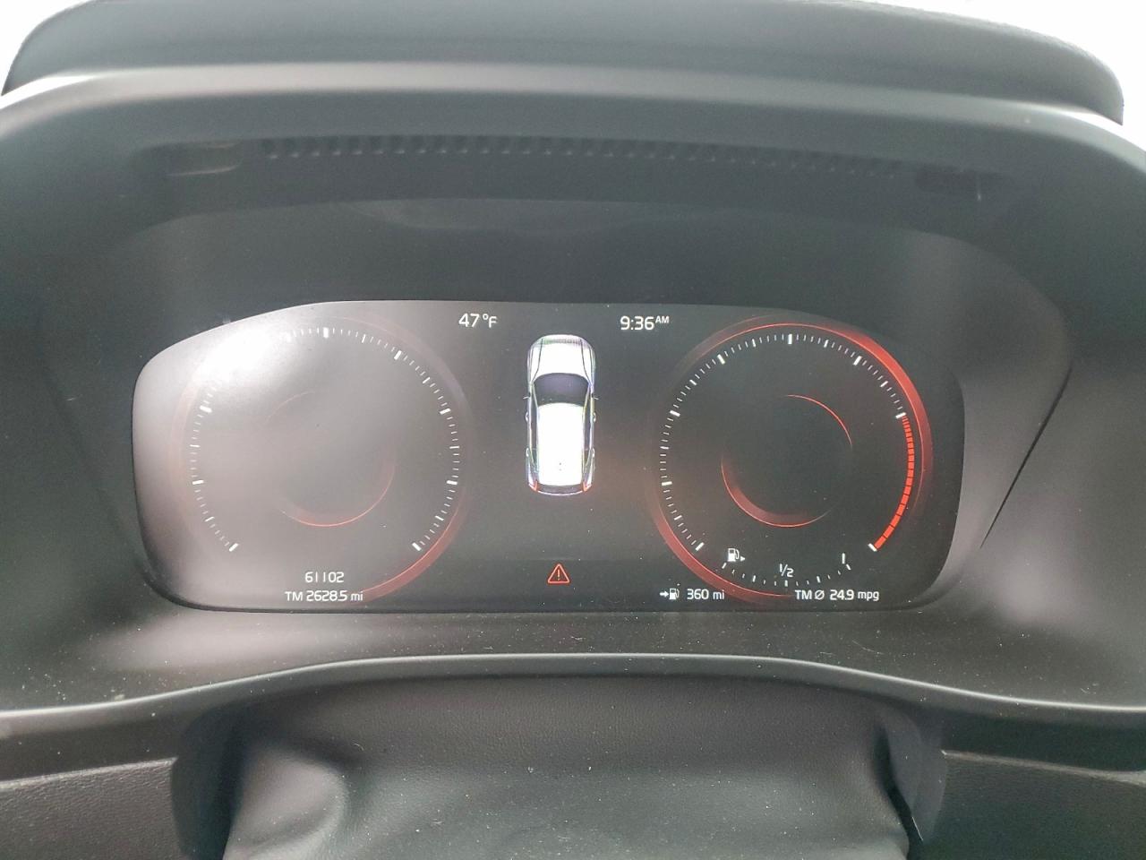 2021 Volvo Xc40 T5 R-Design VIN: YV4162UM8M2496569 Lot: 93894635