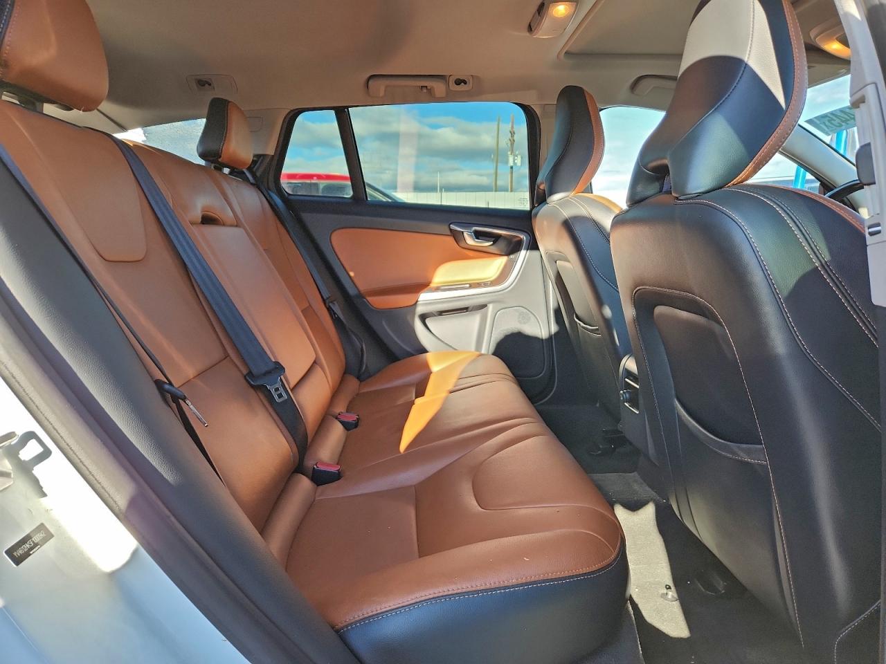 2015 Volvo V60 Cross Country Premier VIN: YV4612HK5F1000942 Lot: 94525445