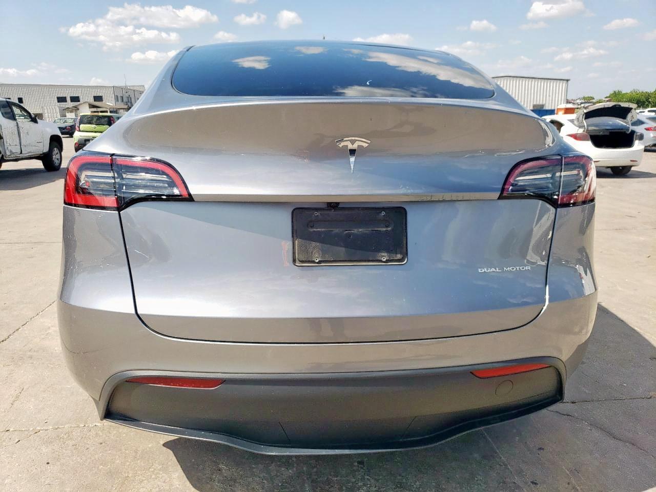 2024 Tesla Model Y VIN: 7SAYGDEE8RA299343 Lot: 93324115