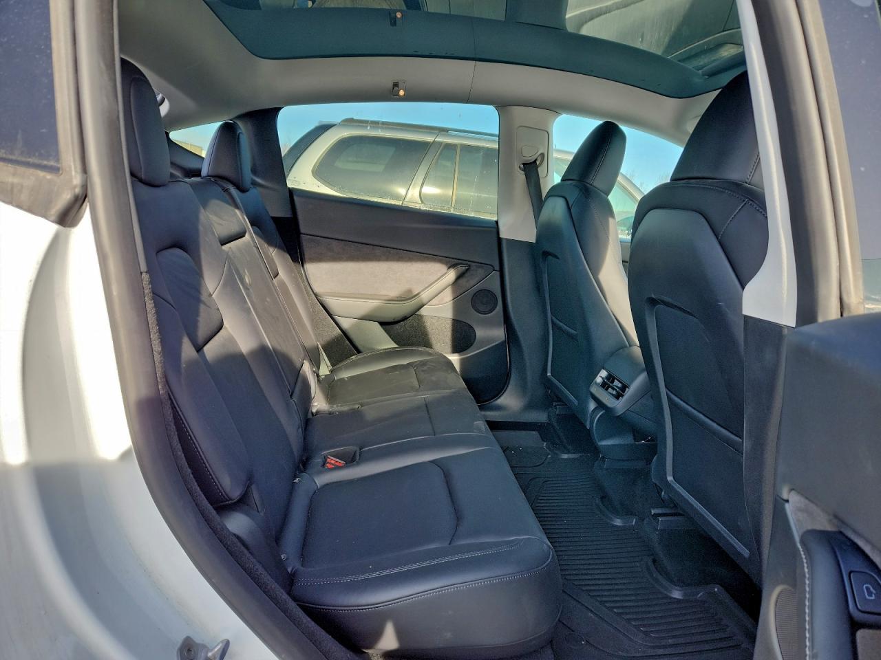 2023 Tesla Model Y VIN: 7SAYGDEE4PF772879 Lot: 92074025