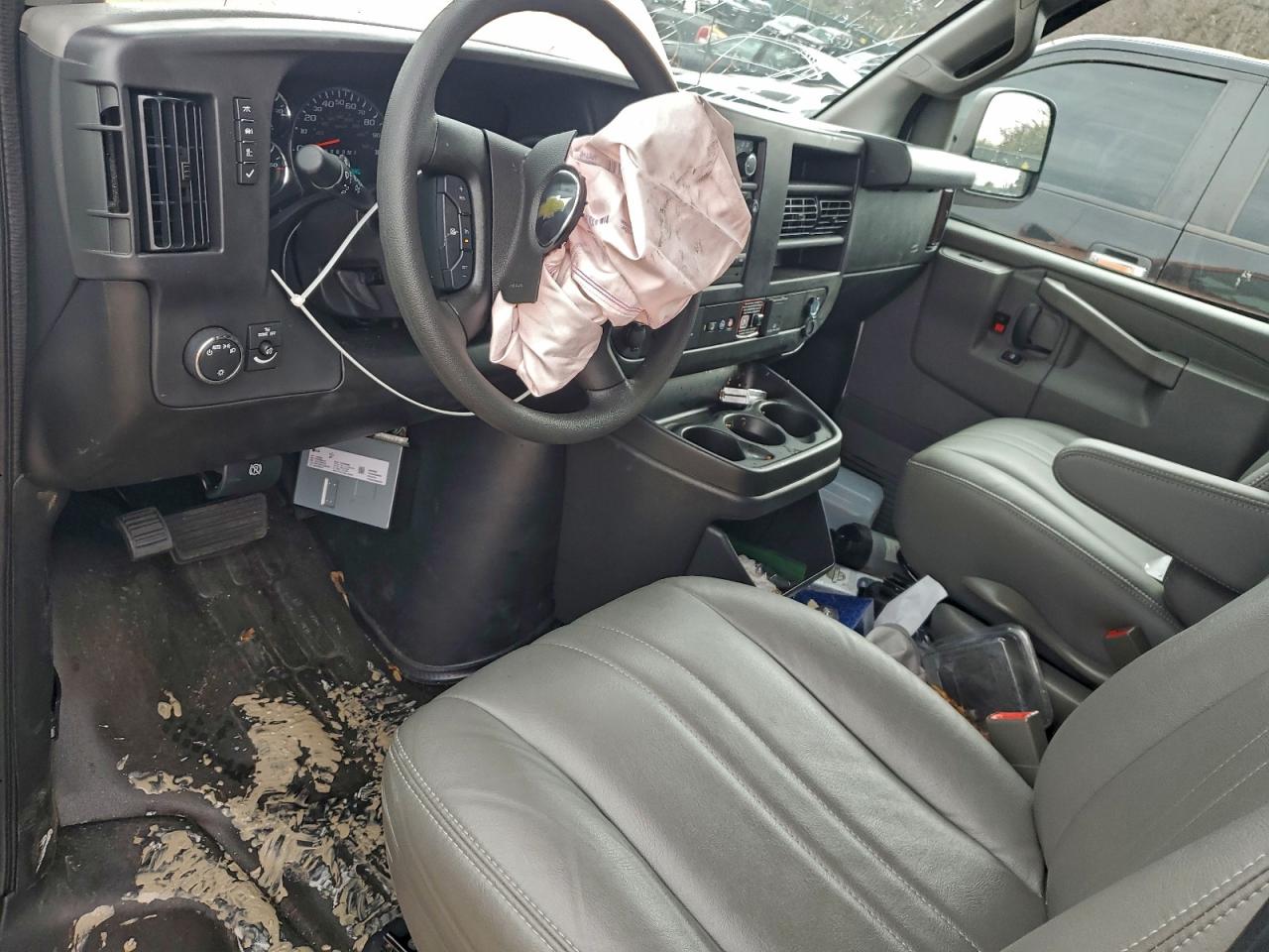 2025 Chevrolet Express G2500 VIN: 1GCWGAFP3S1176800 Lot: 94050515