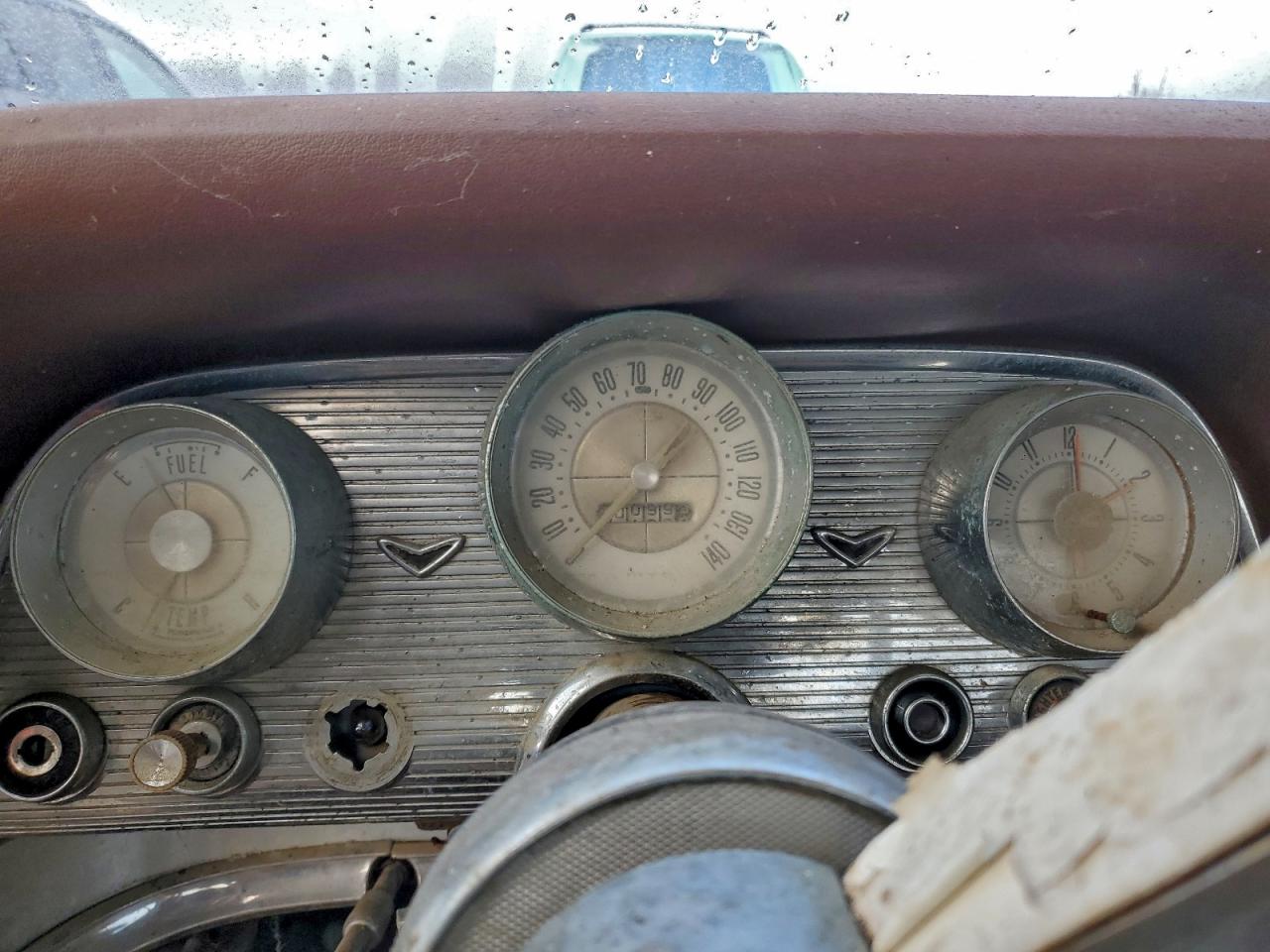 1960 Ford Thunderbir VIN: 0Y71Y165881 Lot: 94184035