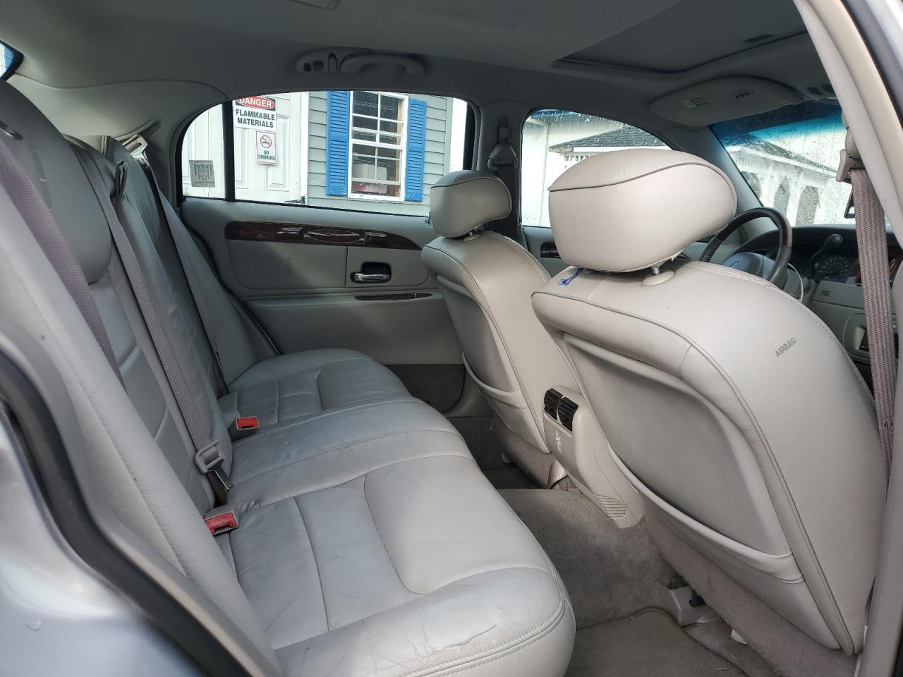 2001 Lincoln Town Car Signature VIN: 1LNHM82W31Y729695 Lot: 90864415