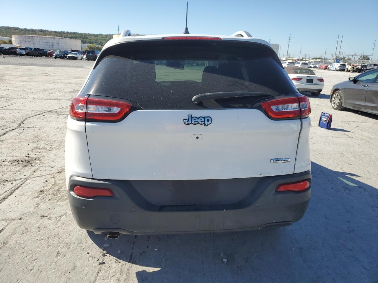 2017 Jeep Cherokee Latitude VIN: 1C4PJLCB3HW592674 Lot: 90129785