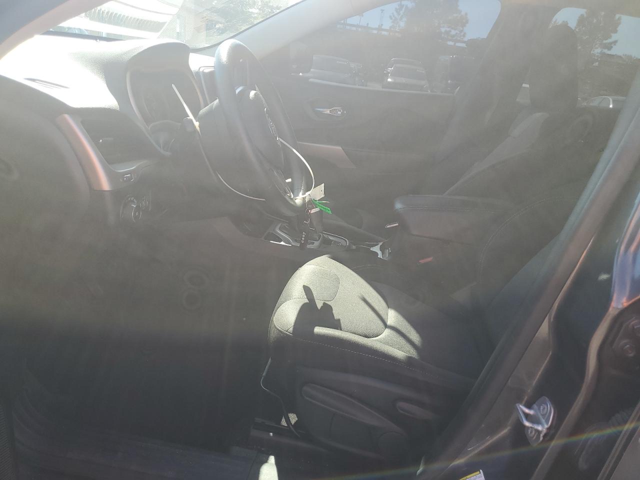 2018 Jeep Cherokee Latitude VIN: 1C4PJLCB6JD588961 Lot: 91485825