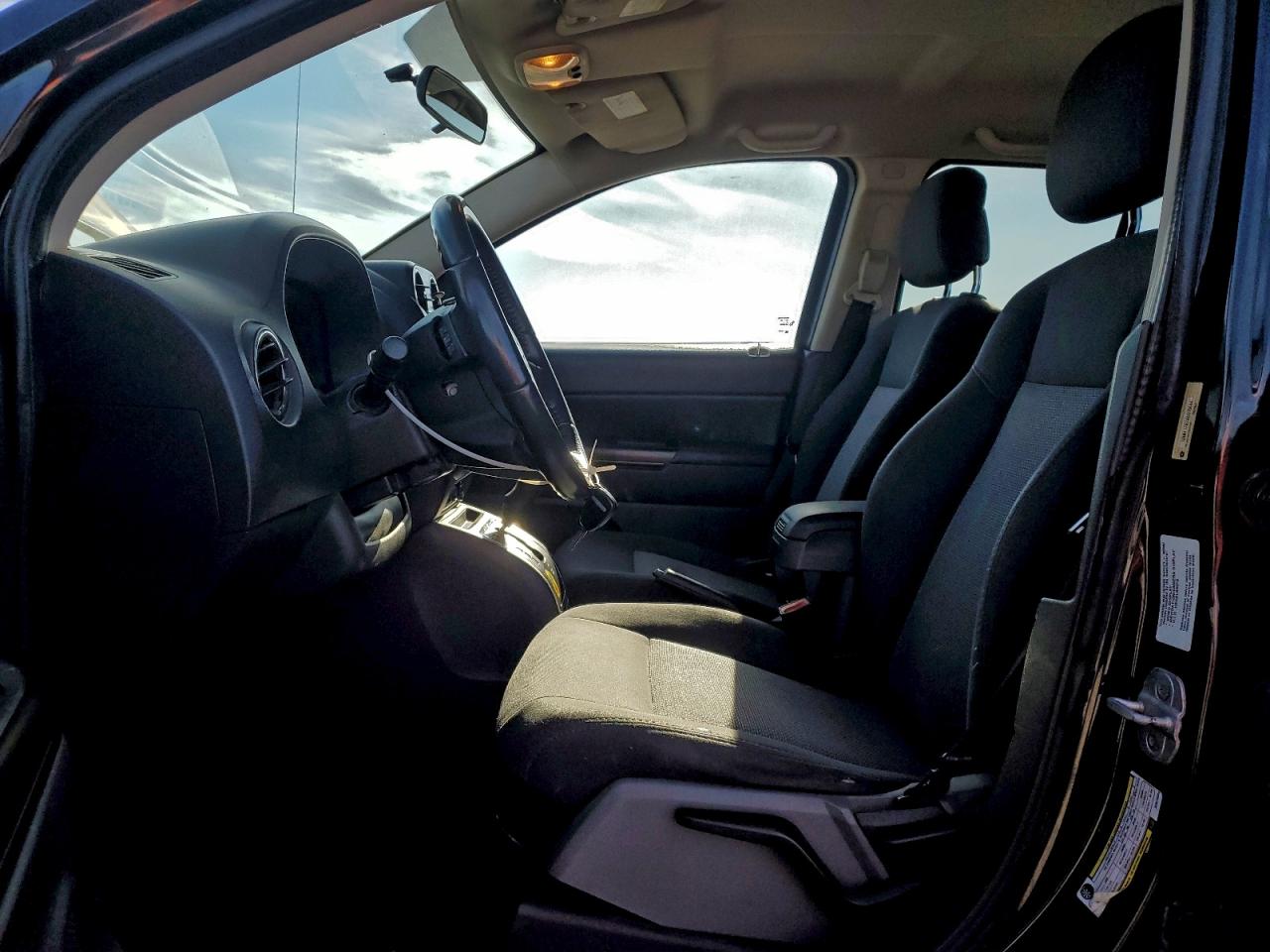 2010 Jeep Compass Sport VIN: 1J4NF1FB7AD675044 Lot: 93101465