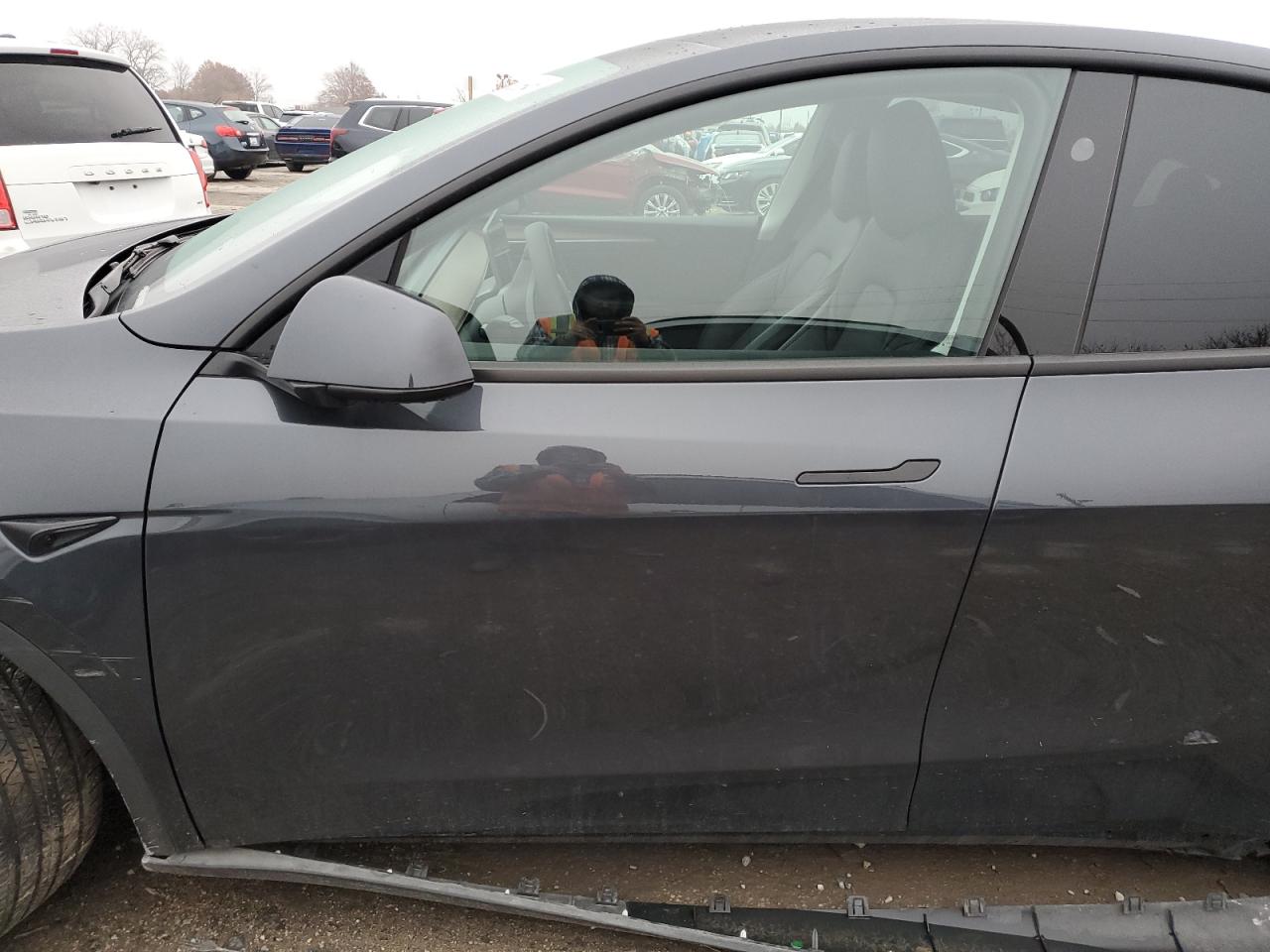 2024 Tesla Model Y VIN: 7SAYGDEEXRF196136 Lot: 92309945