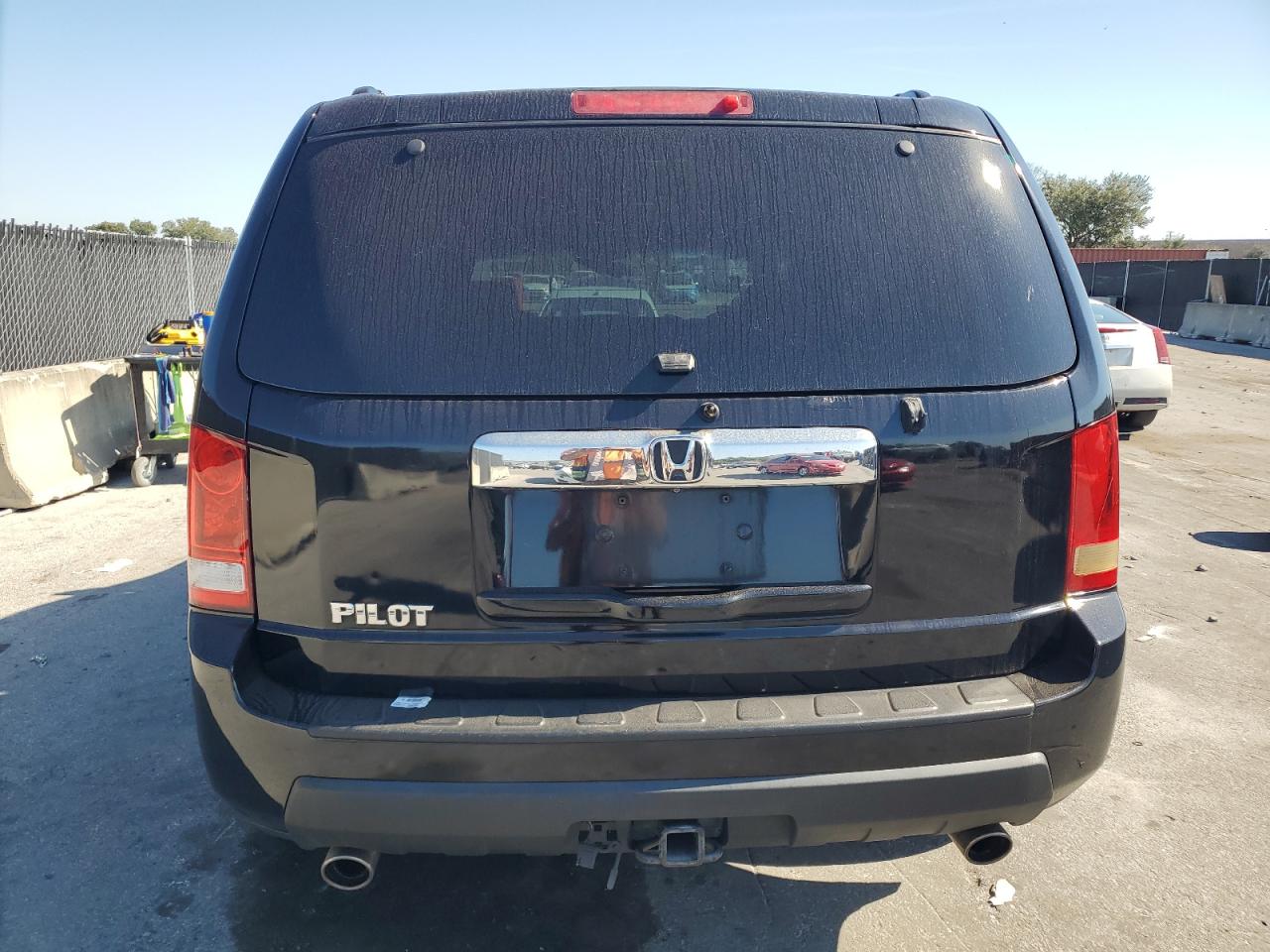 2011 Honda Pilot Exln VIN: 5FNYF3H78BB030646 Lot: 93858245