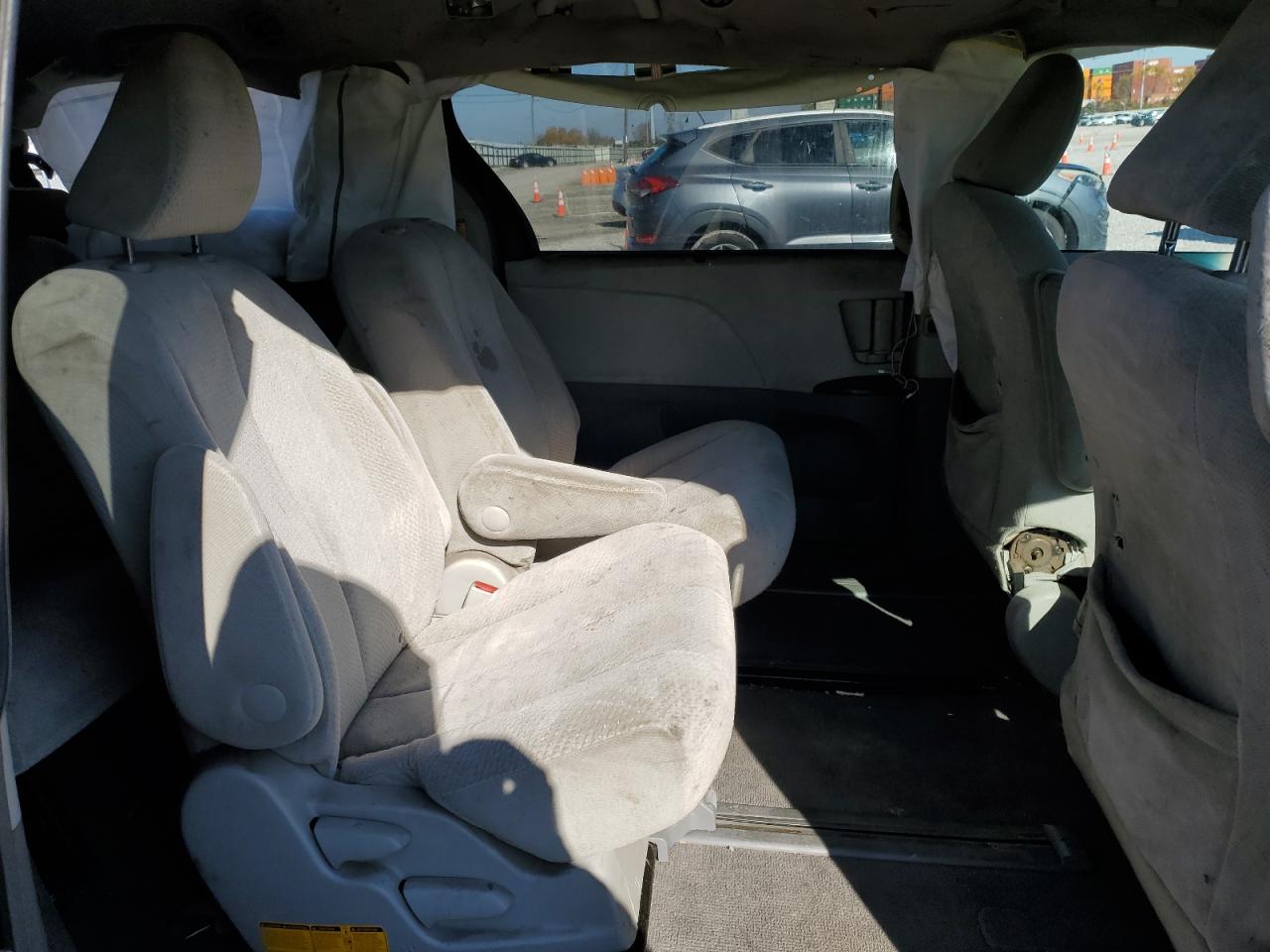 2011 Toyota Sienna Le VIN: 5TDJK3DC7BS015115 Lot: 91165365