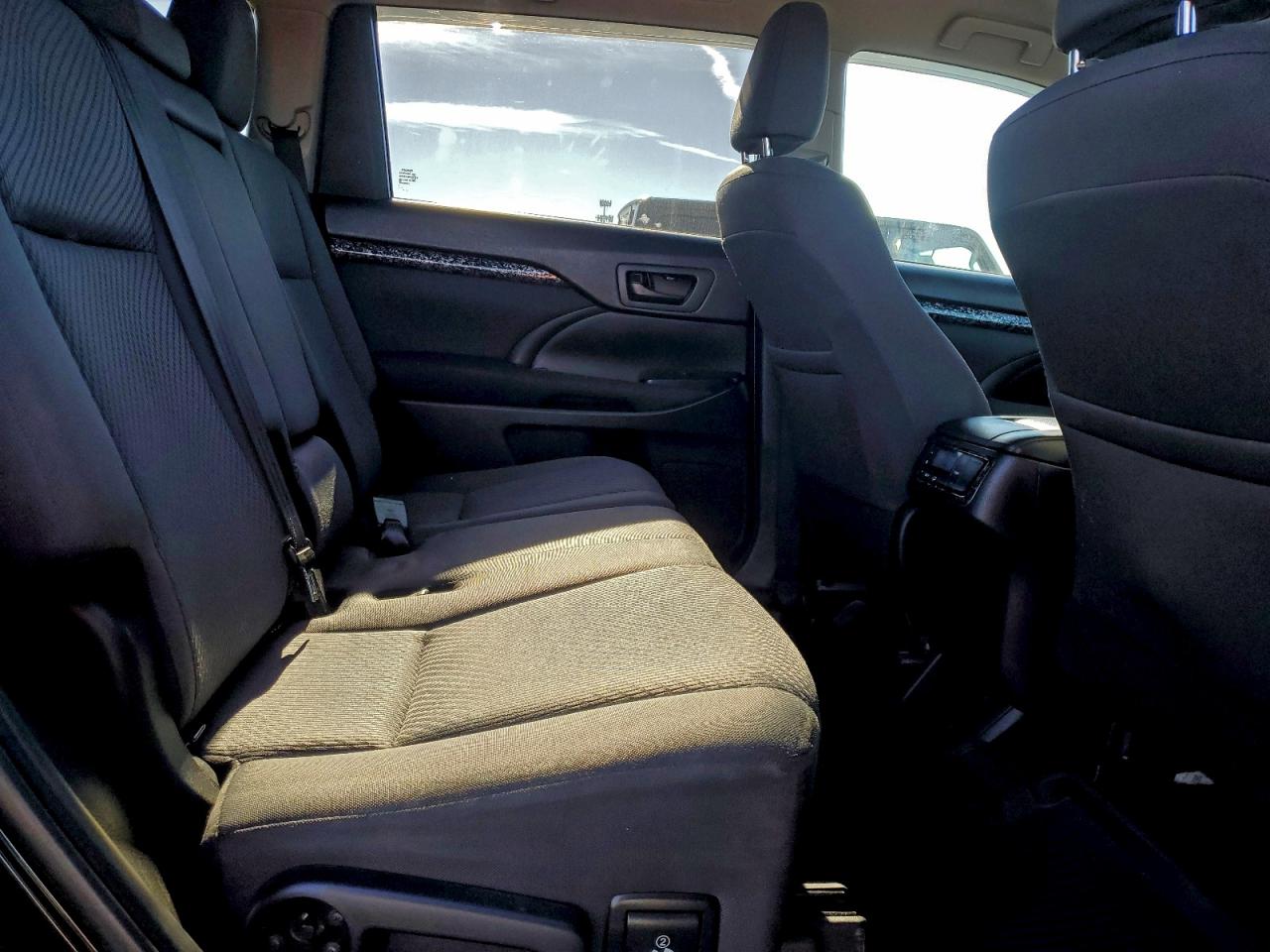 2019 Toyota Highlander Le VIN: 5TDBZRFH0KS951122 Lot: 92858645