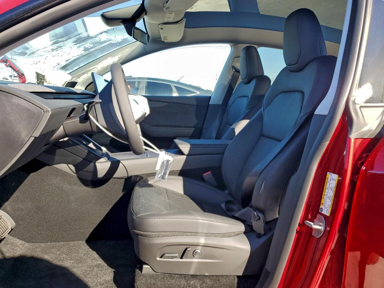 2026 Tesla Model Y VIN: 7SAYGDEEXTA495923 Lot: 93447245