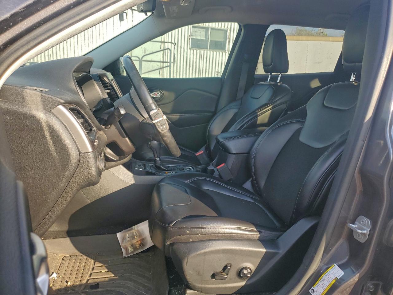 2019 Jeep Cherokee Latitude Plus VIN: 1C4PJLLB0KD348113 Lot: 94323165