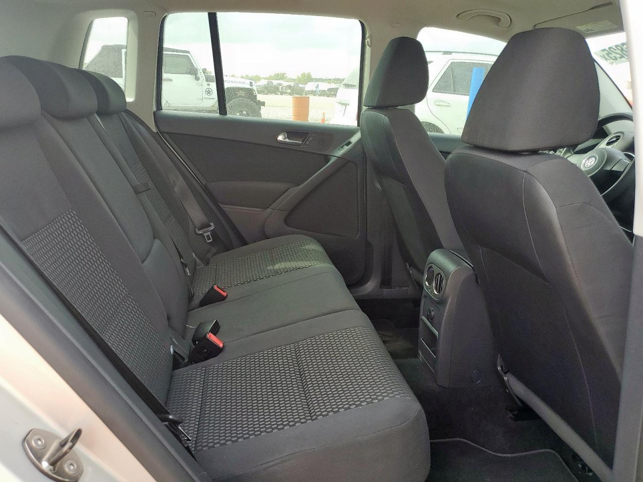 2011 Volkswagen Tiguan S VIN: WVGBV7AXXBW001246 Lot: 93246825