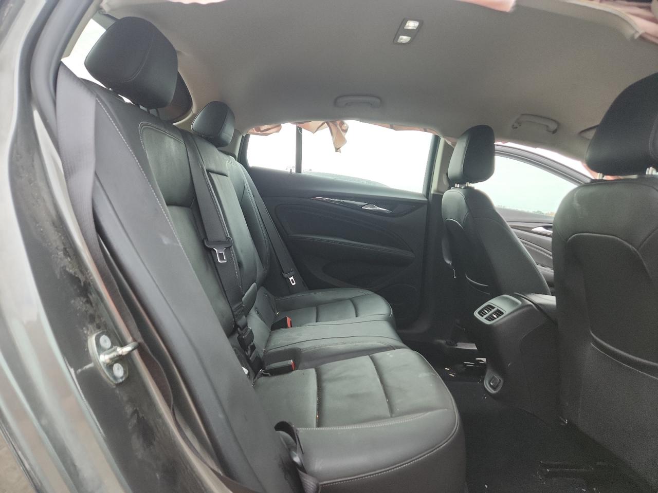 2018 Buick Regal Essence VIN: W04GP6SX5J1054259 Lot: 92709455