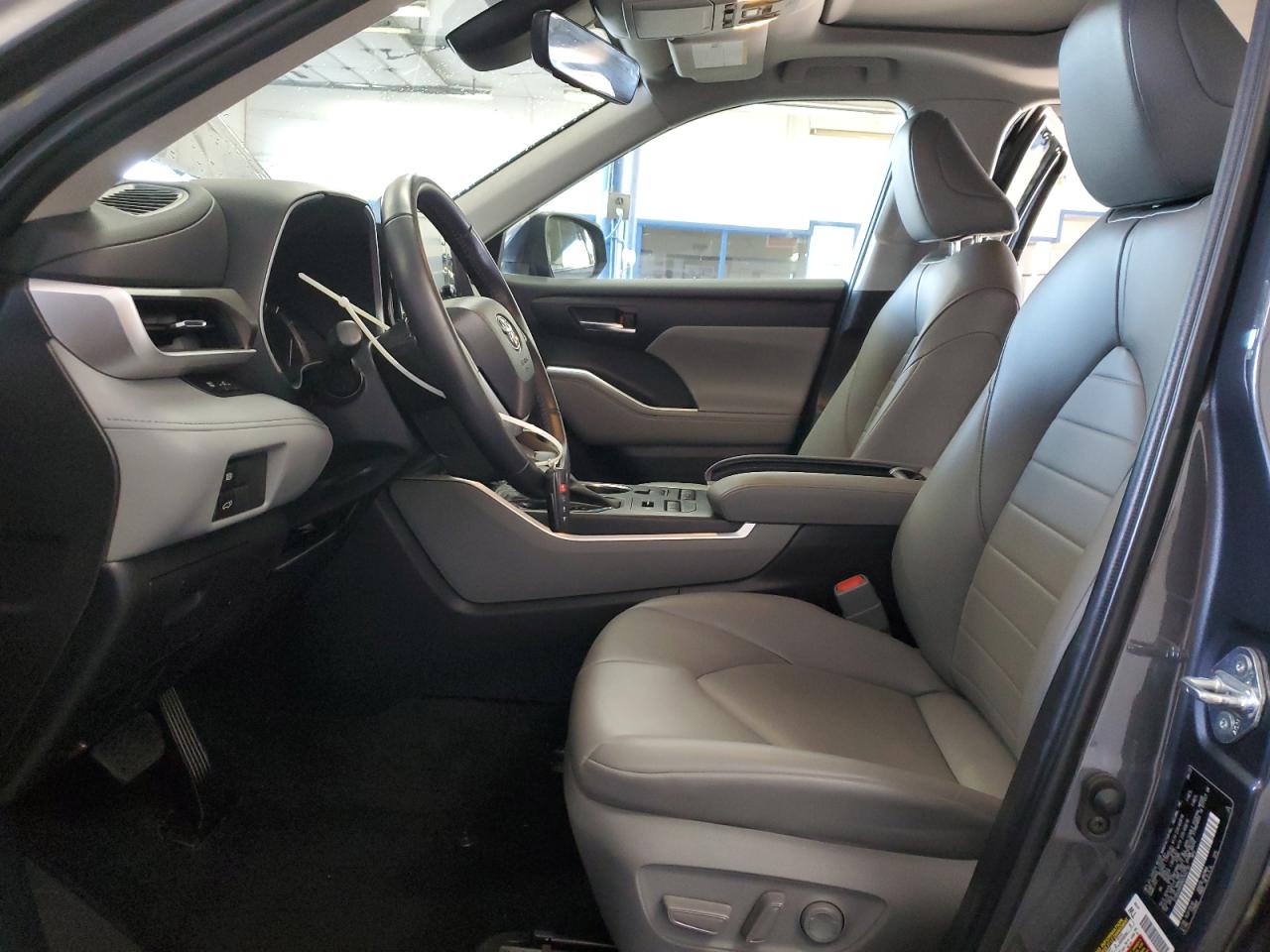 2022 Toyota Highlander Xle VIN: 5TDHZRBH9NS245710 Lot: 93304075