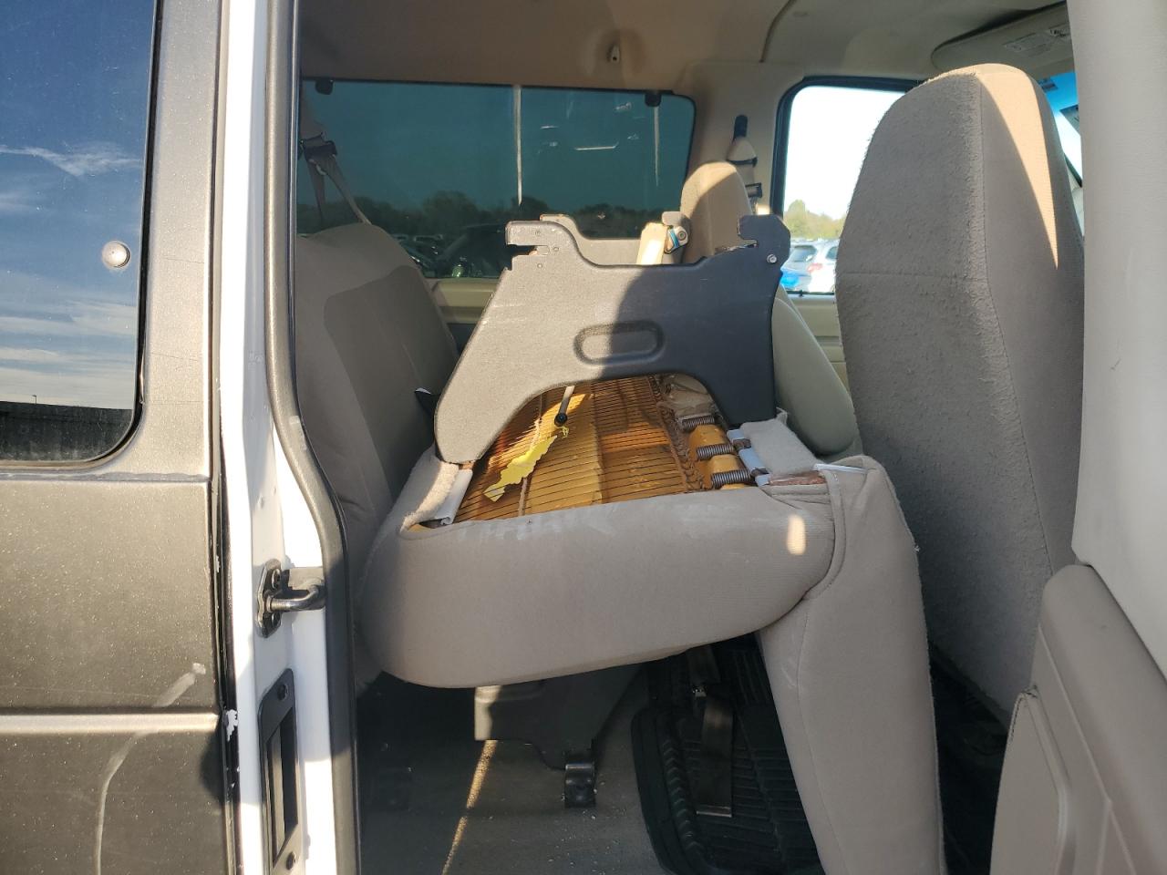 2007 Ford Econoline E350 Super Duty Wagon VIN: 1FBNE31L77DA87226 Lot: 90899945