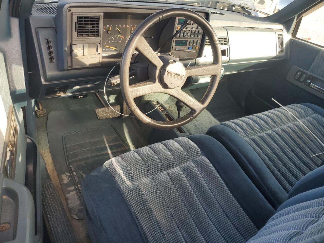 1993 Chevrolet Gmt-400 K1500 VIN: 1GCEK14K8PZ225659 Lot: 92377345