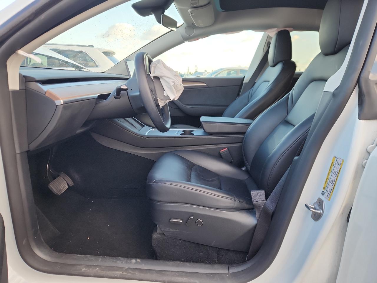 2024 Tesla Model Y VIN: 7SAYGDED0RF055390 Lot: 93703835