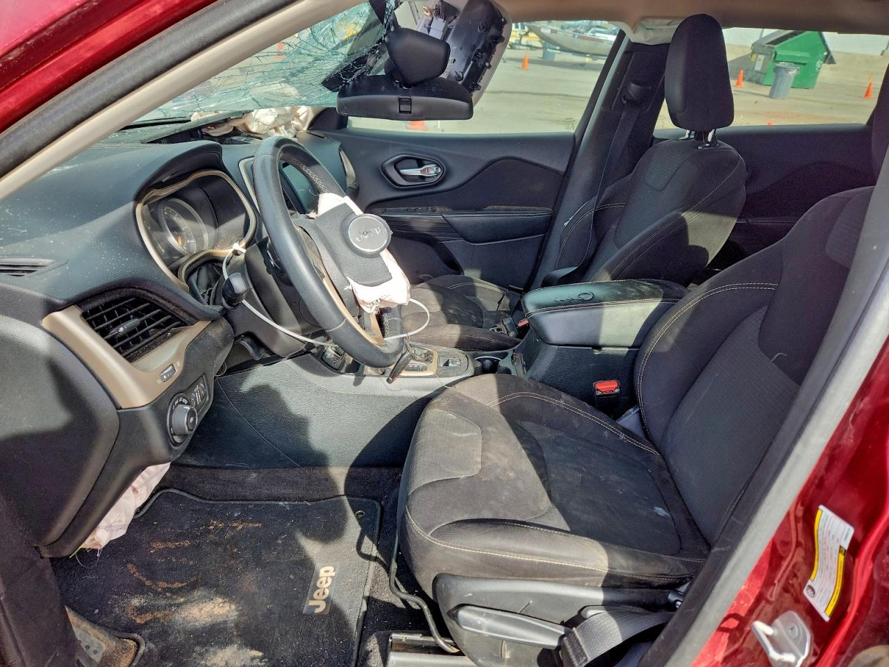 2015 Jeep Cherokee Latitude VIN: 1C4PJLCB3FW658170 Lot: 94261355