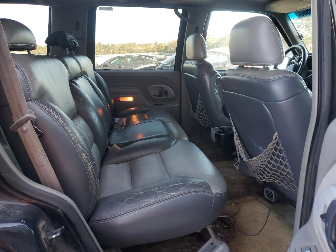 2000 Chevrolet Tahoe C1500 VIN: 1GNEC13RXYR149608 Lot: 91877865