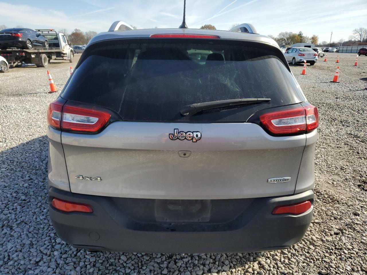 2017 Jeep Cherokee Latitude VIN: 1C4PJMCB8HW618563 Lot: 92250795