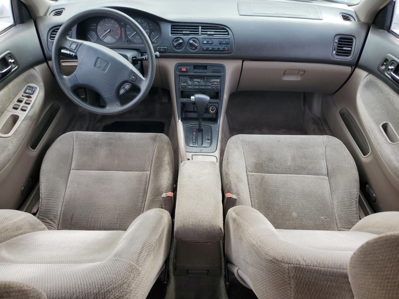 1996 Honda Accord Lx VIN: 1HGCD5631TA187359 Lot: 91991595