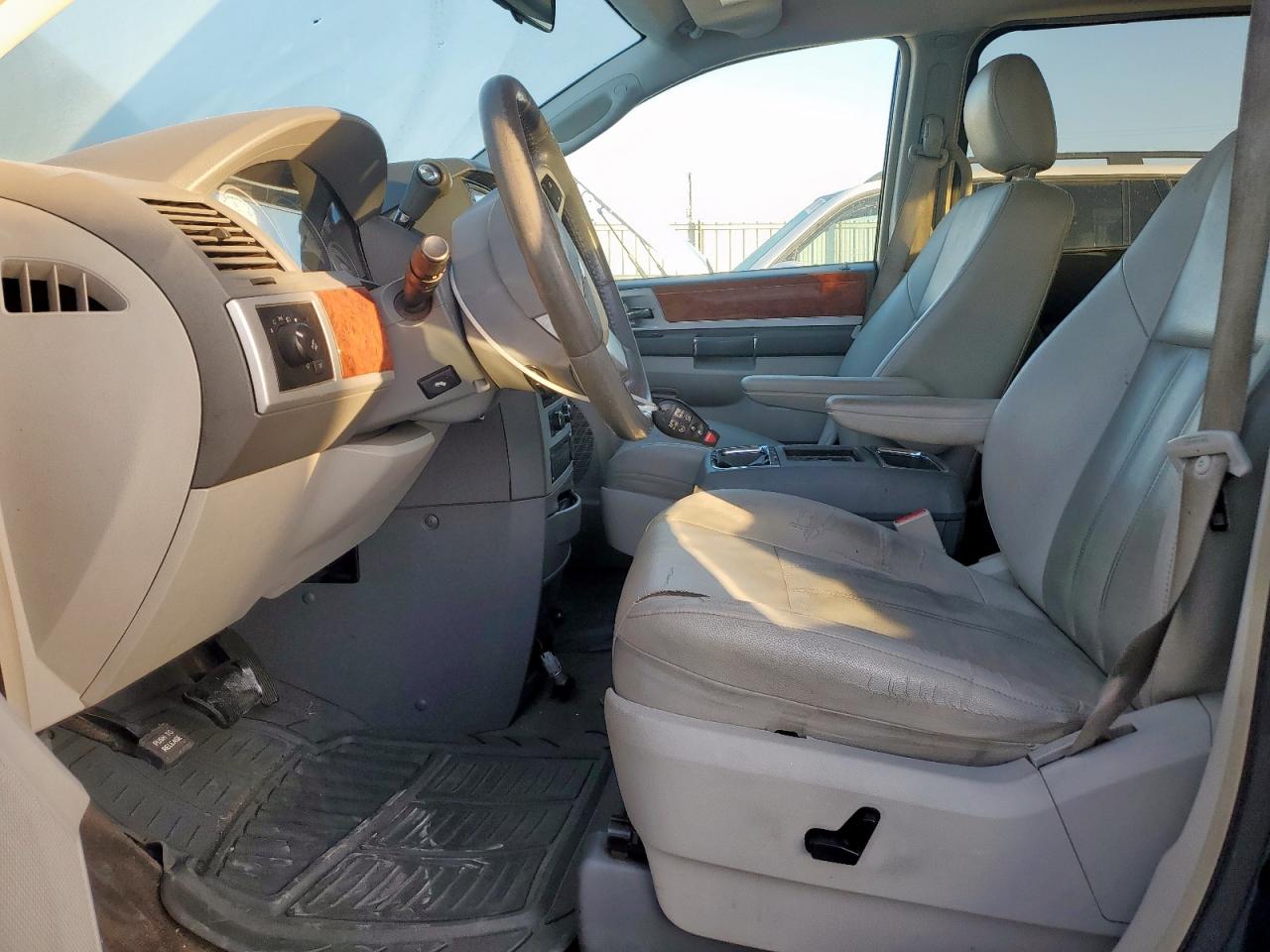 2009 Chrysler Town & Country Touring VIN: 2A8HR54149R509447 Lot: 92085415