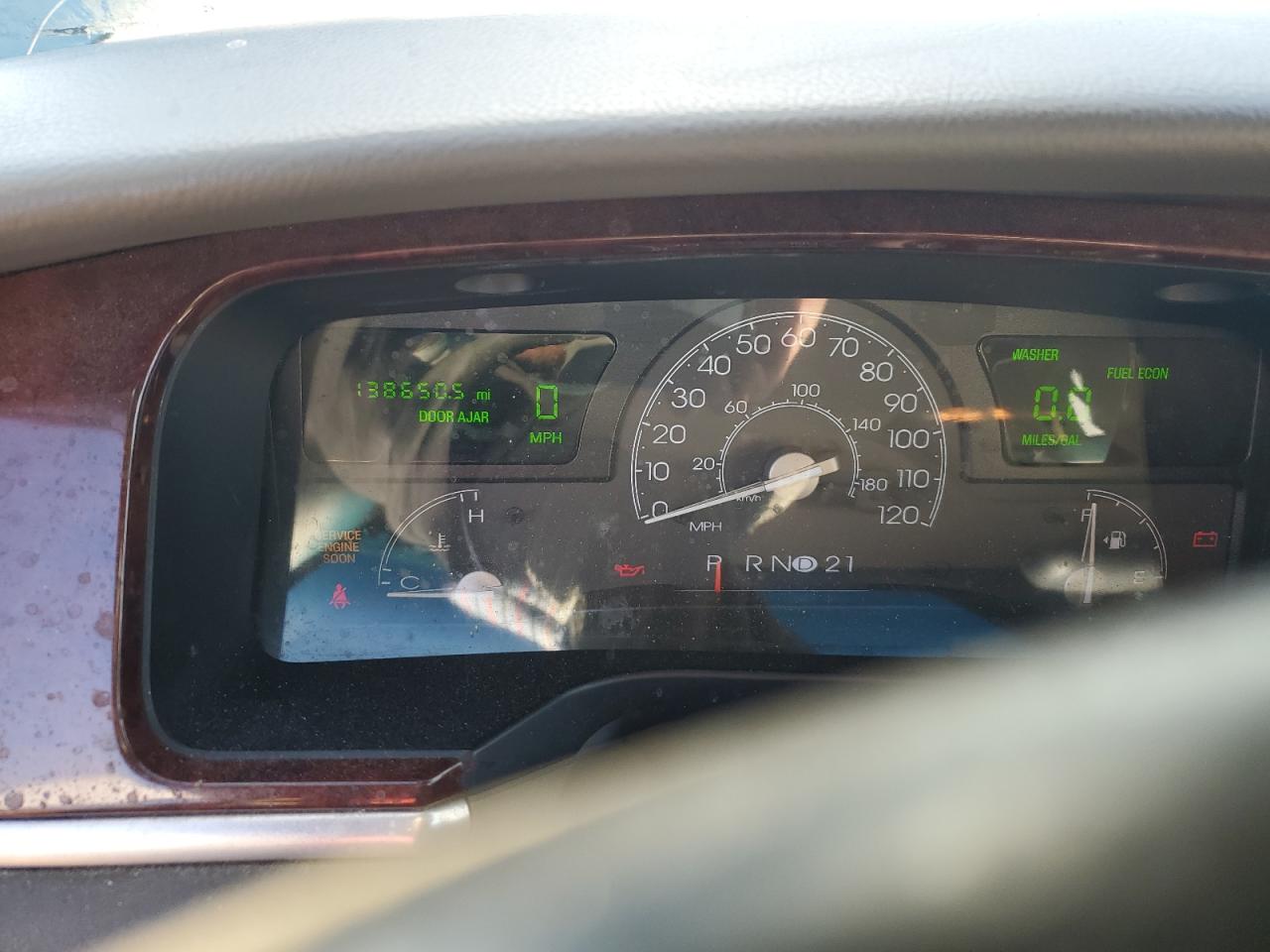 2005 Lincoln Town Car Signature VIN: 1LNHM81W75Y611222 Lot: 92603505