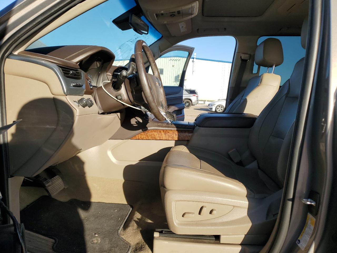 2018 Chevrolet Suburban K1500 Premier VIN: 1GNSKJKCXJR315991 Lot: 92573535