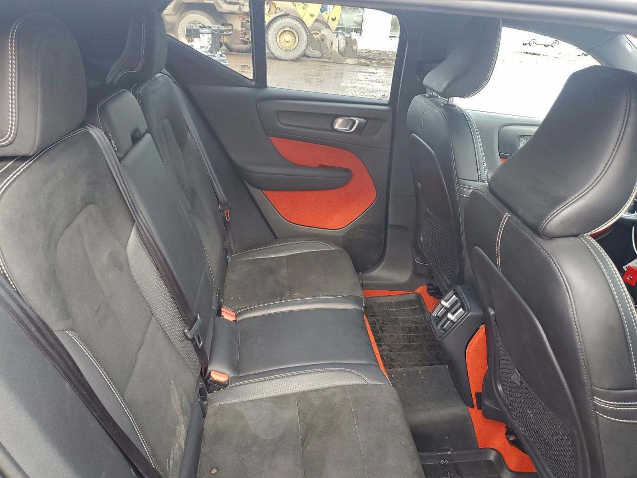 2019 Volvo Xc40 T5 R-Design VIN: YV4162UMXK2136023 Lot: 94150405