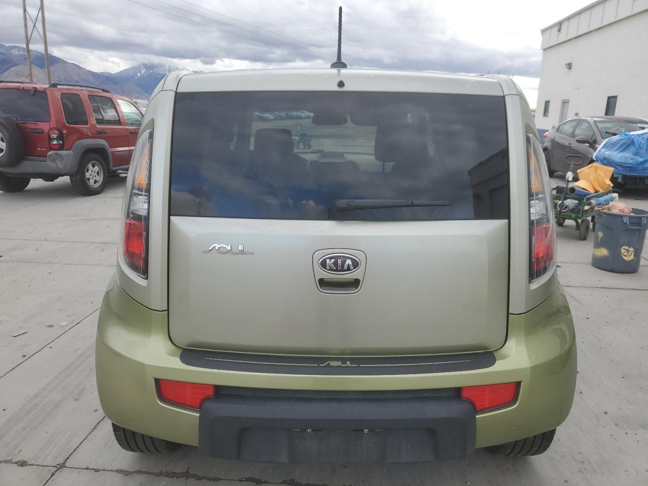 2010 Kia Soul + VIN: KNDJT2A26A7177085 Lot: 93312635