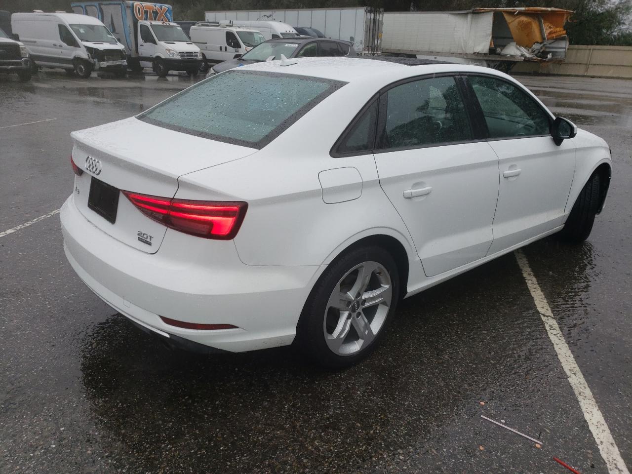 Фото: WAUB8GFF2H1020520