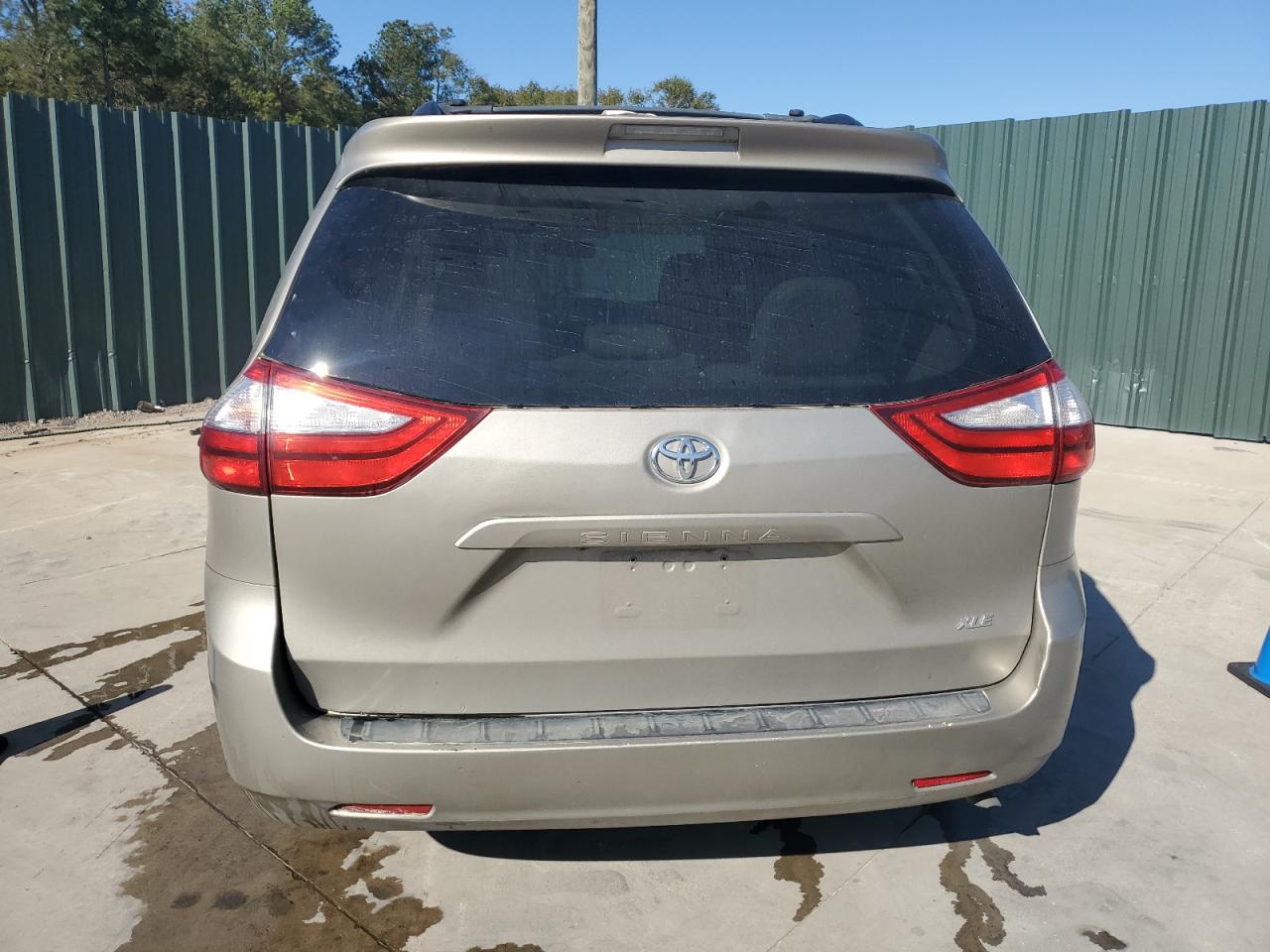 2015 Toyota Sienna Xle VIN: 5TDYK3DC8FS584480 Lot: 92413595