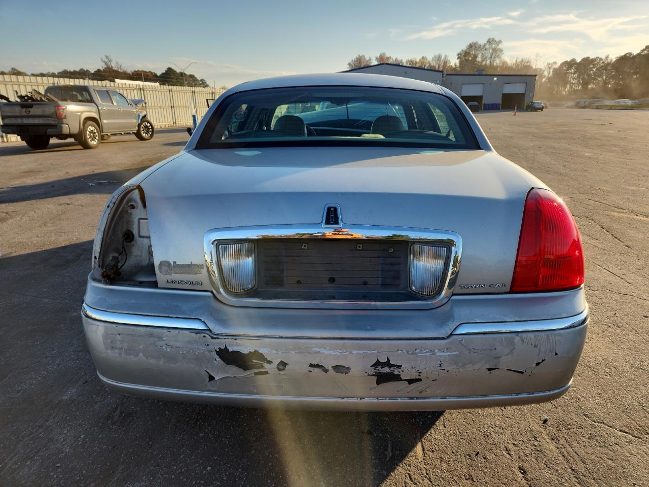 2003 Lincoln Town Car Executive VIN: 1LNHM81W73Y606681 Lot: 93629705